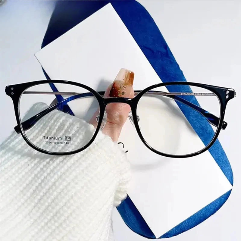 Women's Round Full Rim Titanium Prescription Glasses 402526 — view 1 | Rx Spectacle