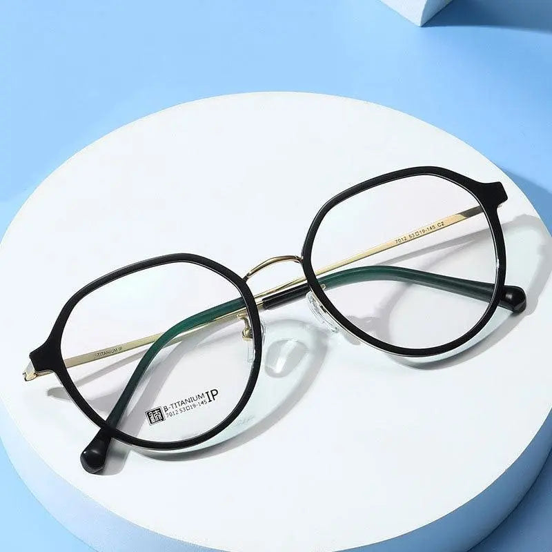 Unisex Round Full Rim Titanium Prescription Glasses 7012 — view 4 | Rx Spectacle