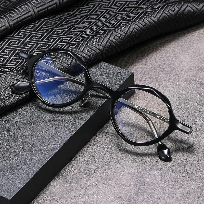Unisex Round Full Rim Titanium Prescription Glasses 326071 — view 3 | Rx Spectacle