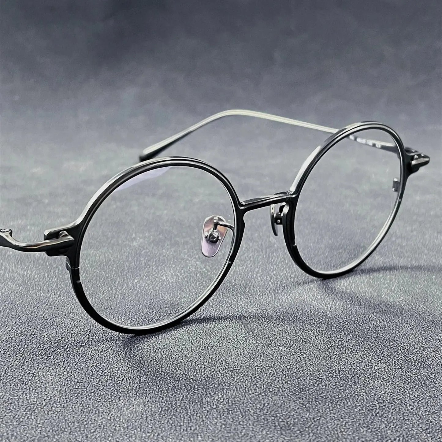 Unisex Round Full Rim Titanium Prescription Glasses 634142 — view 1 | Rx Spectacle