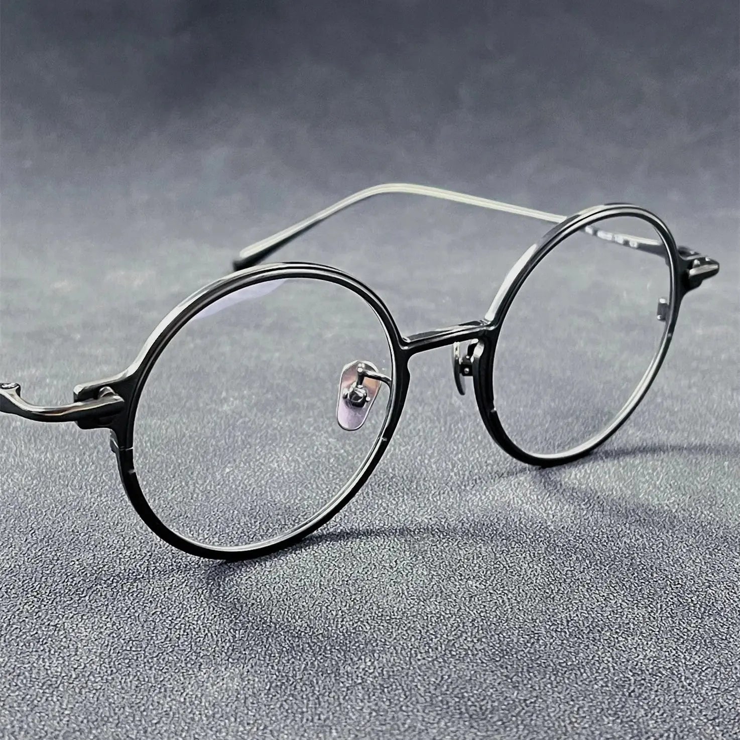 Unisex Round Full Rim Titanium Prescription Glasses 634142 — view 1 | Rx Spectacle