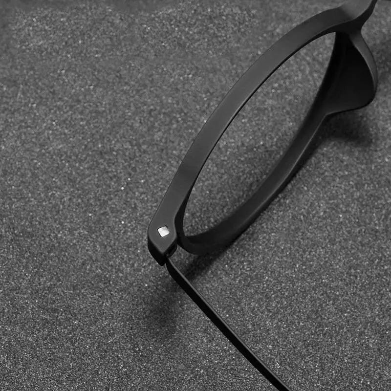 Unisex Round Full Rim Titanium Prescription Glasses 3050 — view 3 | Rx Spectacle